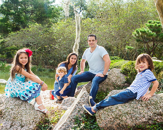 stroll in the park family outdoor photo shoot